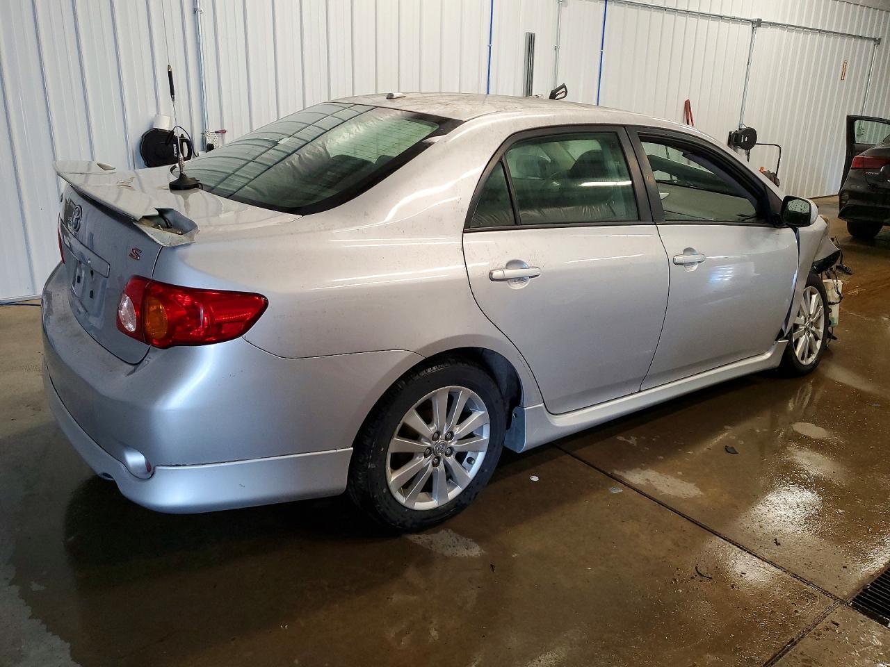 2010 Toyota Corolla - Фото 3