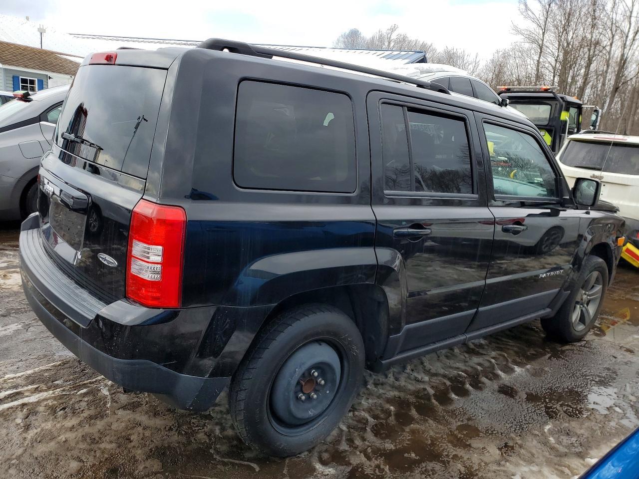 2015 Jeep Patriot Latitude - Фото 3