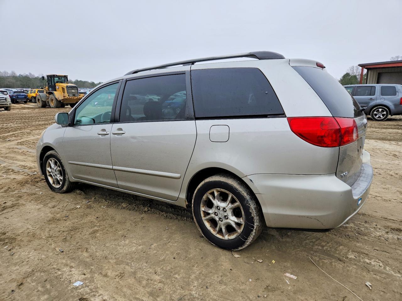 2007 Toyota Sienna - Image 2