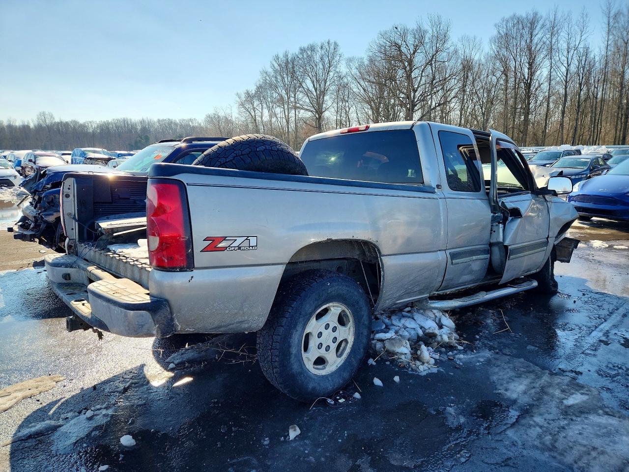 2003 Chevrolet Silverado - Фото 3