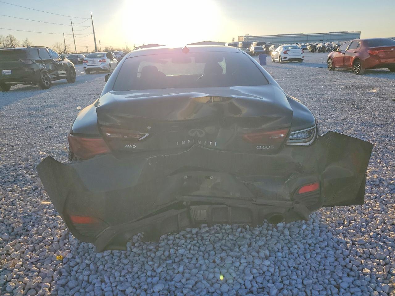 2017 Infiniti Q60 - Image 6