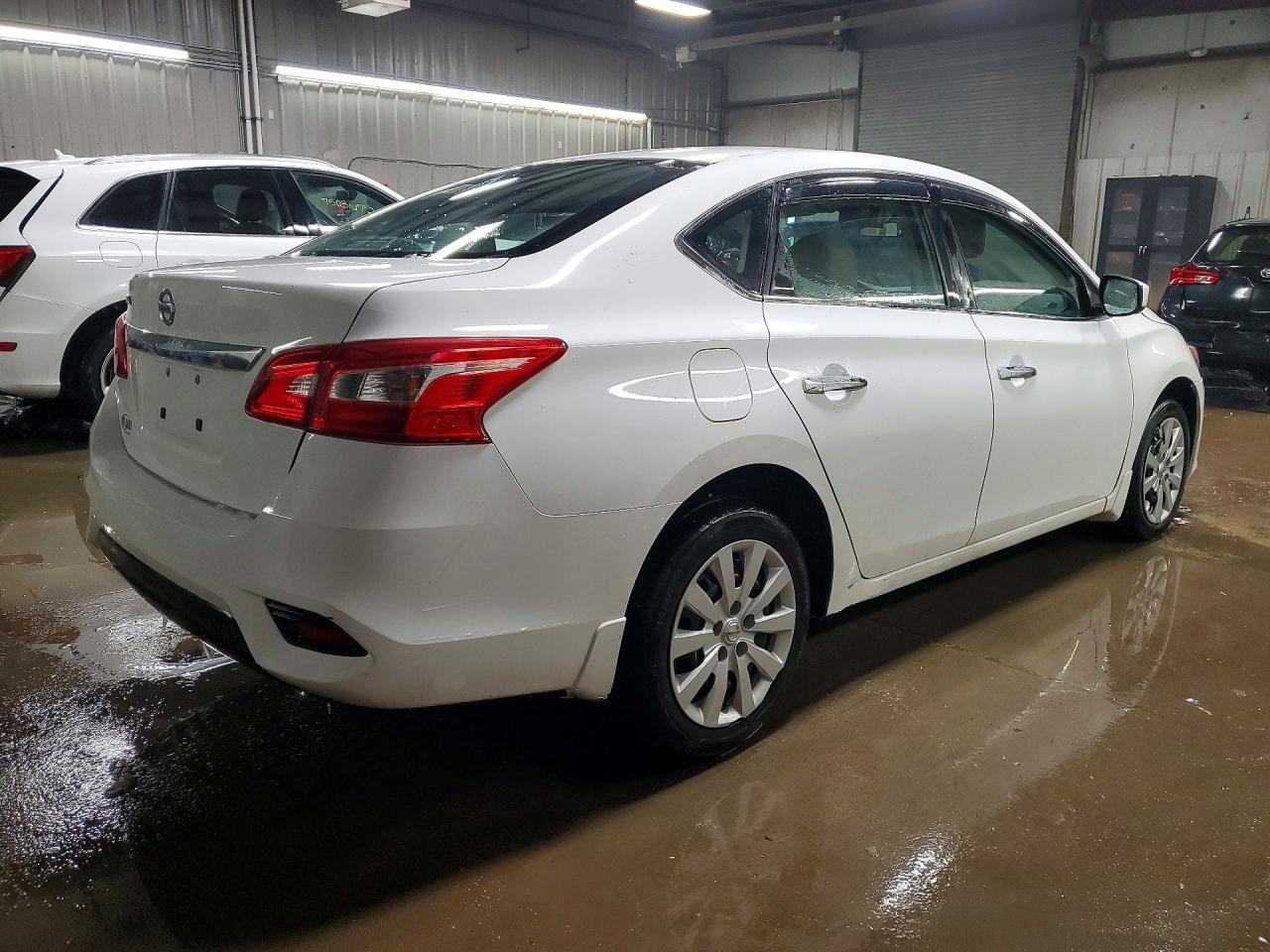 2016 Nissan Sentra S - Фото 3