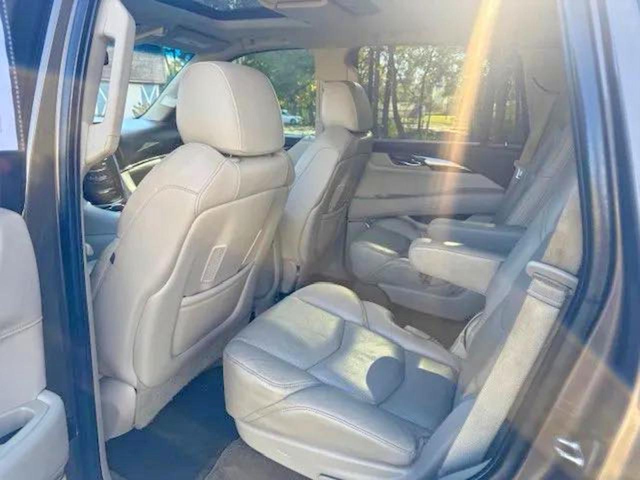 2016 Cadillac Escalade Luxury - Image 6