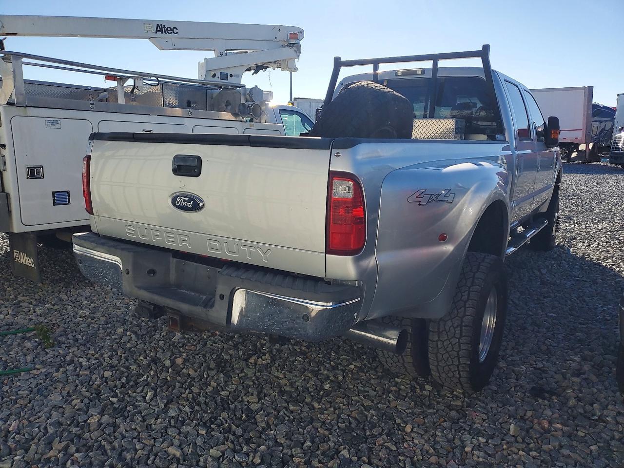 2010 Ford F350 Super Duty - Image 3