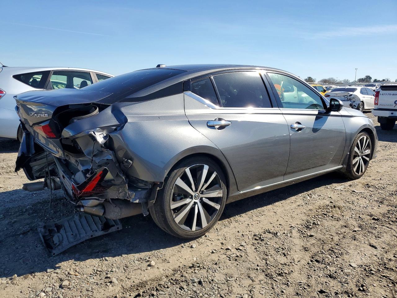 2020 Nissan Altima Platinum - Image 3