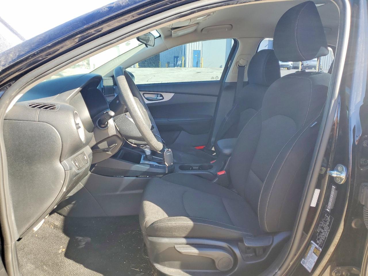 2022 Kia Forte Fe - Фото 7