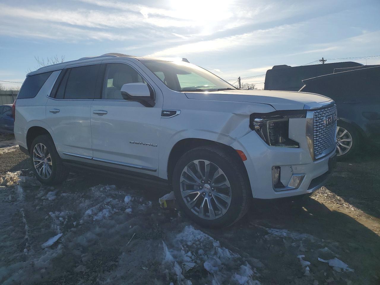 2022 GMC Yukon Denali - Image 4