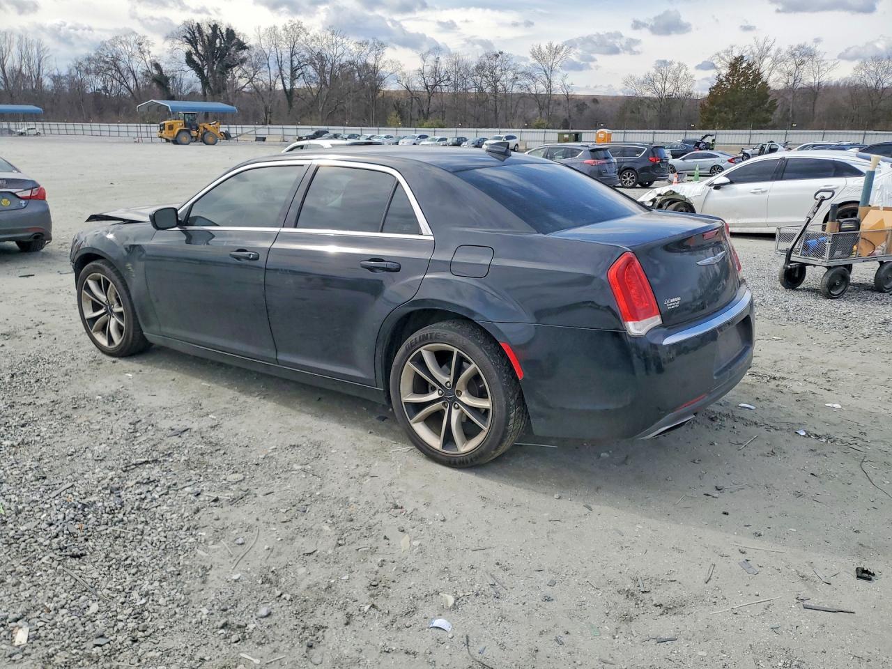 2015 Chrysler 300 Limited - Фото 2