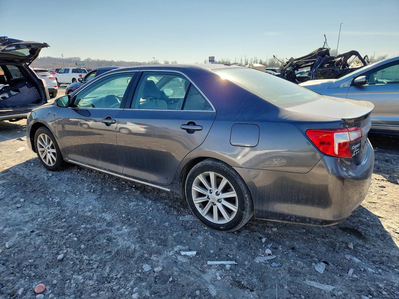 2012 Toyota Camry Se/Xle - Image 2
