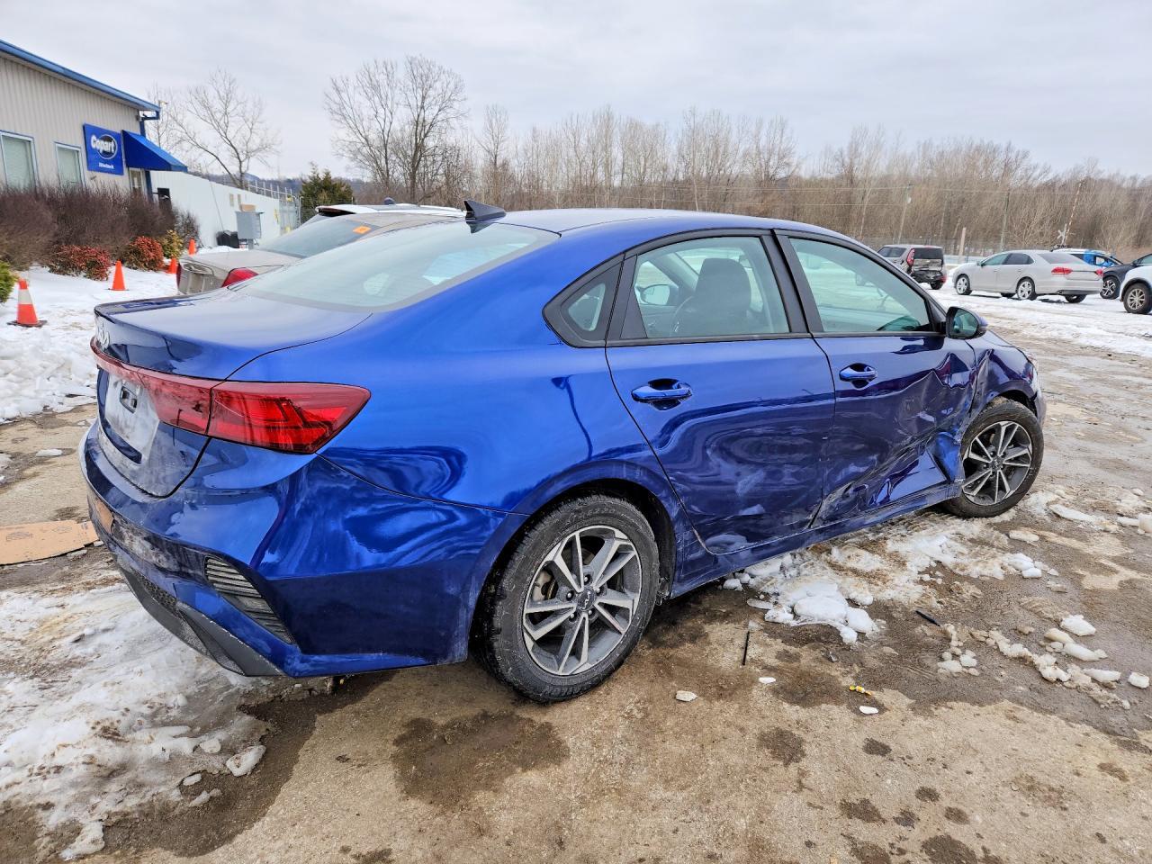 2023 Kia Forte Lxs - Image 3