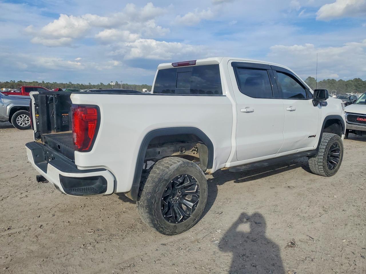 2022 GMC Sierra Limited K1500 At4 - Image 3
