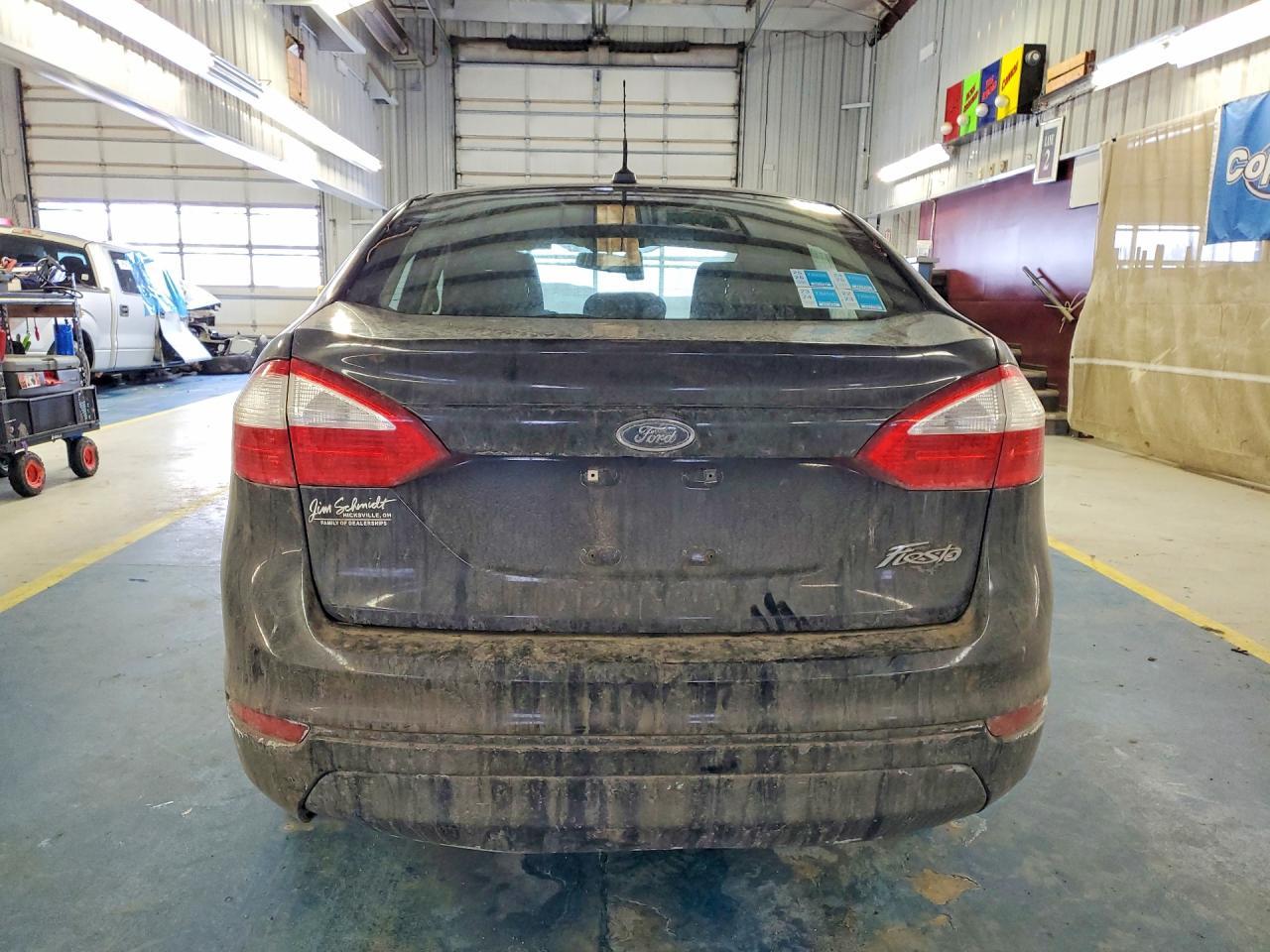 2015 Ford Fiesta S - Фото 6