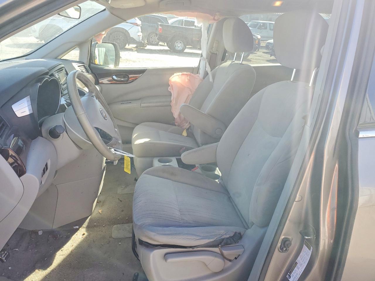 2014 Nissan Quest - Image 7
