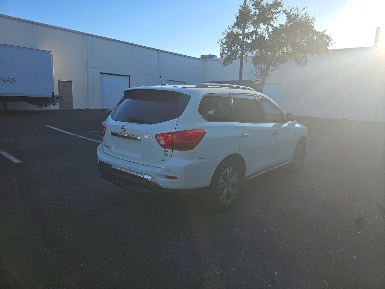 2018 Nissan Pathfinder S - Фото 4