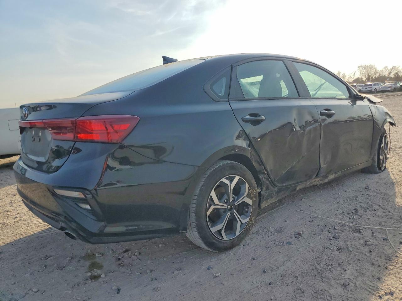 2021 Kia Forte Fe - Фото 3