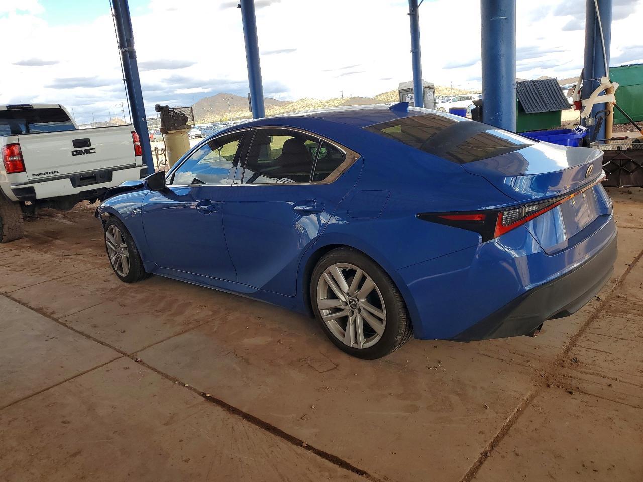 2021 Lexus Is 300 - Image 2