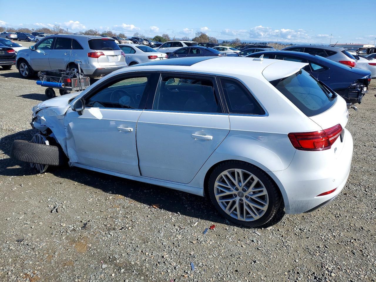2018 Audi A3 E-Tron Premium Plus - Фото 2