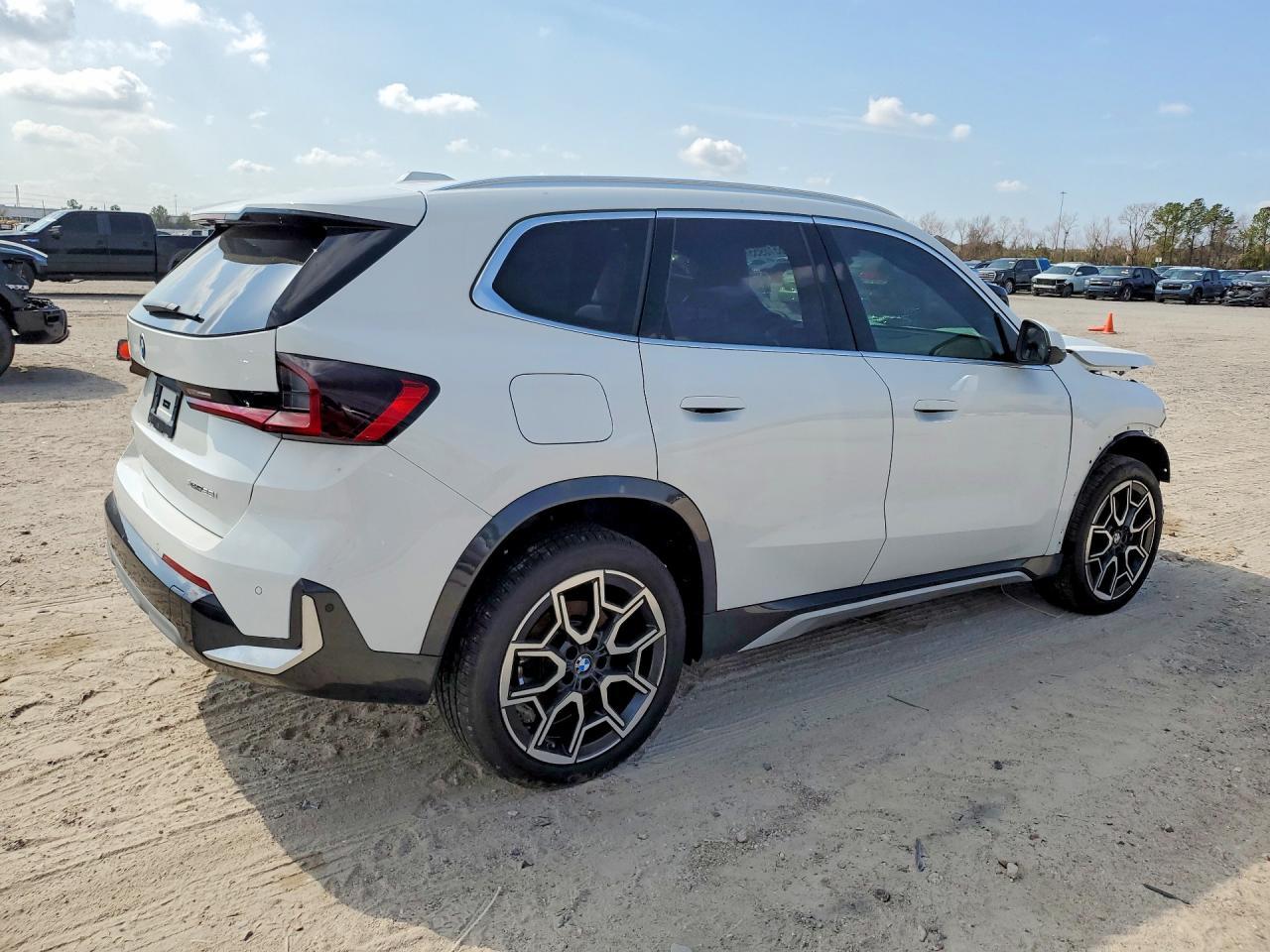 2025 BMW X1 xDrive28I - Фото 3