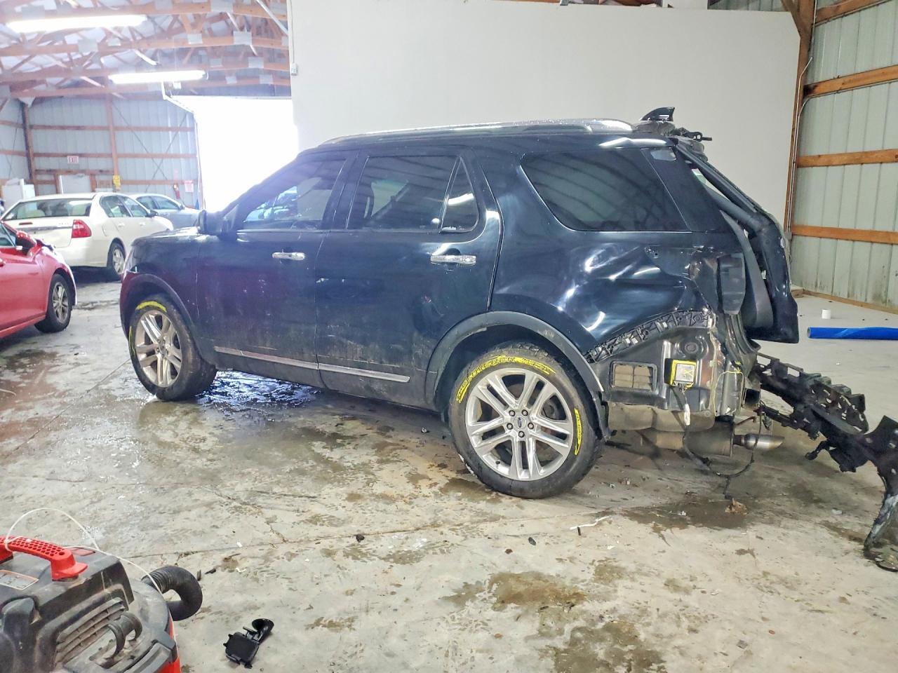 2016 Ford Explorer Limited - Image 2
