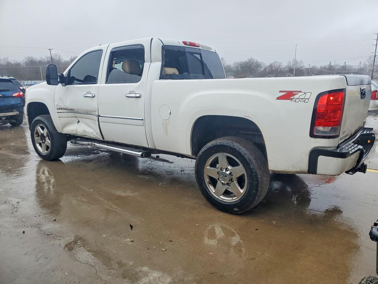 2012 GMC Sierra K2500 Denali - Image 2