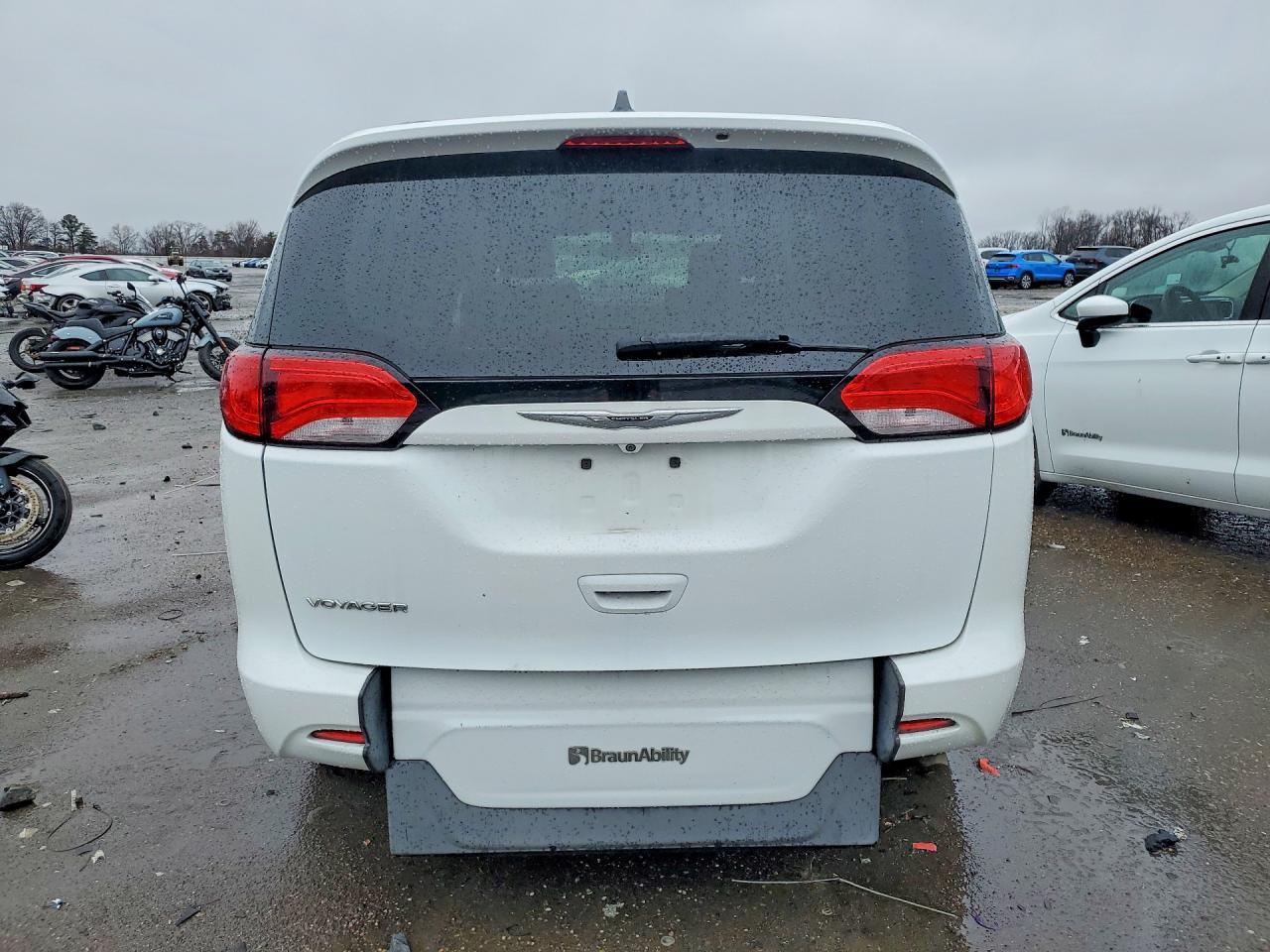 2021 Chrysler Voyager Lxi - Image 6
