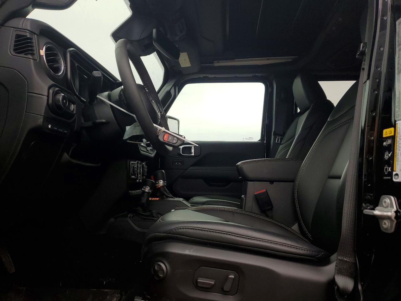 2025 Jeep Wrangler Sahara 4Xe - Фото 7