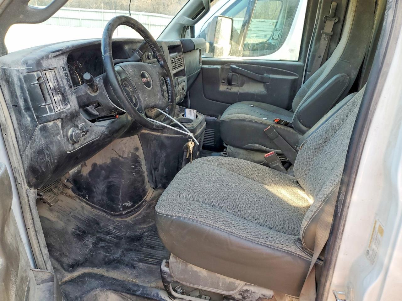 2023 GMC Savana Delivery Truck - Image 7