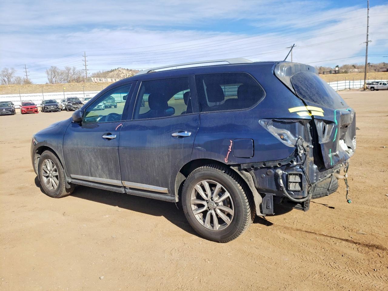 2014 Nissan Pathfinder S - Image 2
