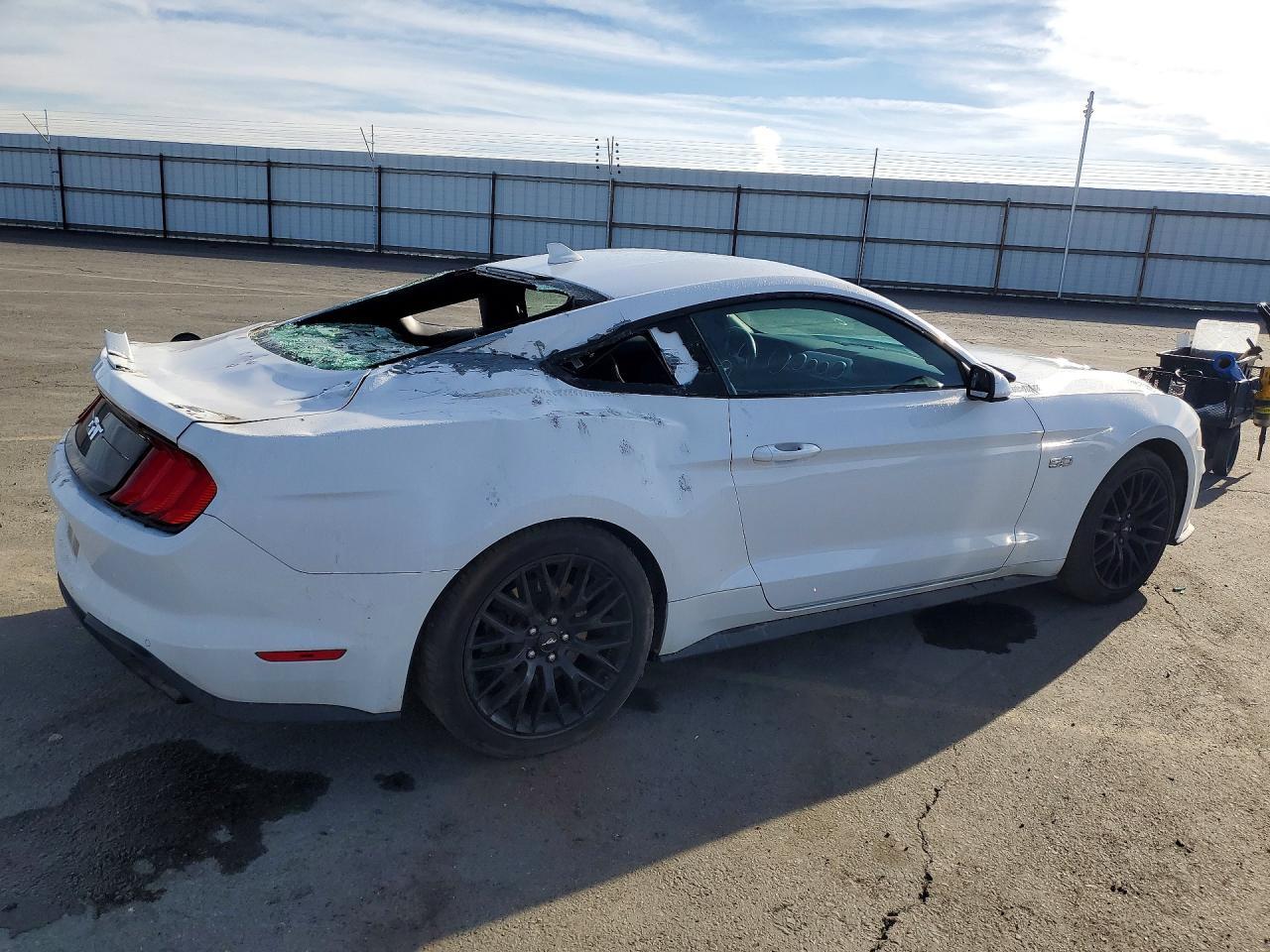 2022 Ford Mustang Gt - Фото 3