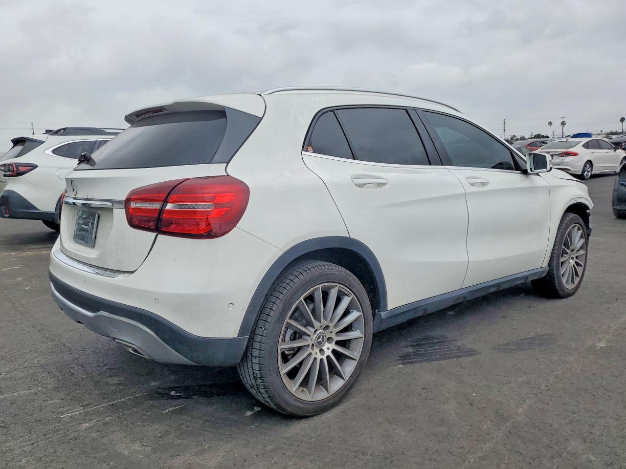 2018 Mercedes-Benz Gla 250 - Image 3