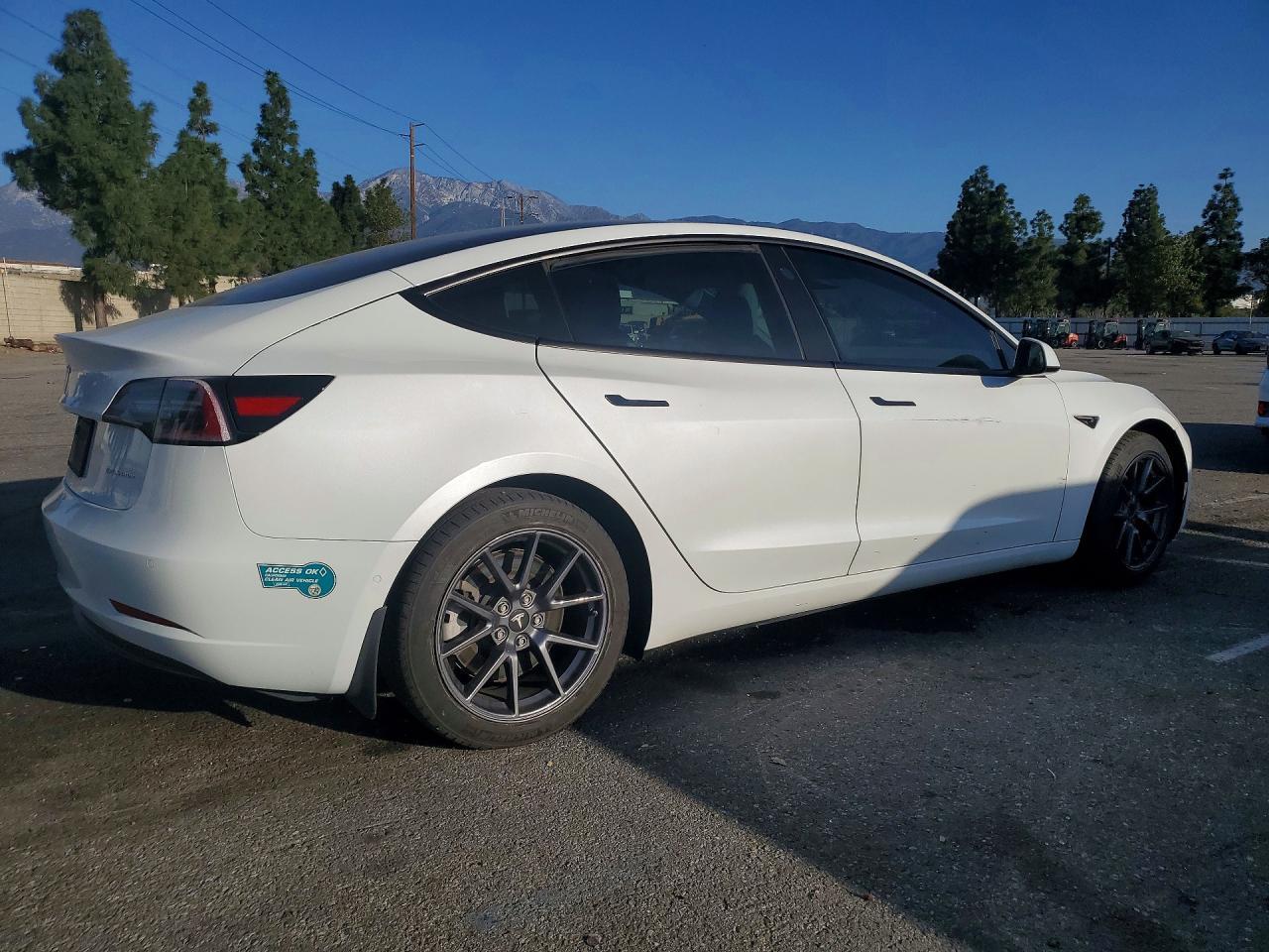 2021 Tesla Model 3 - Image 3