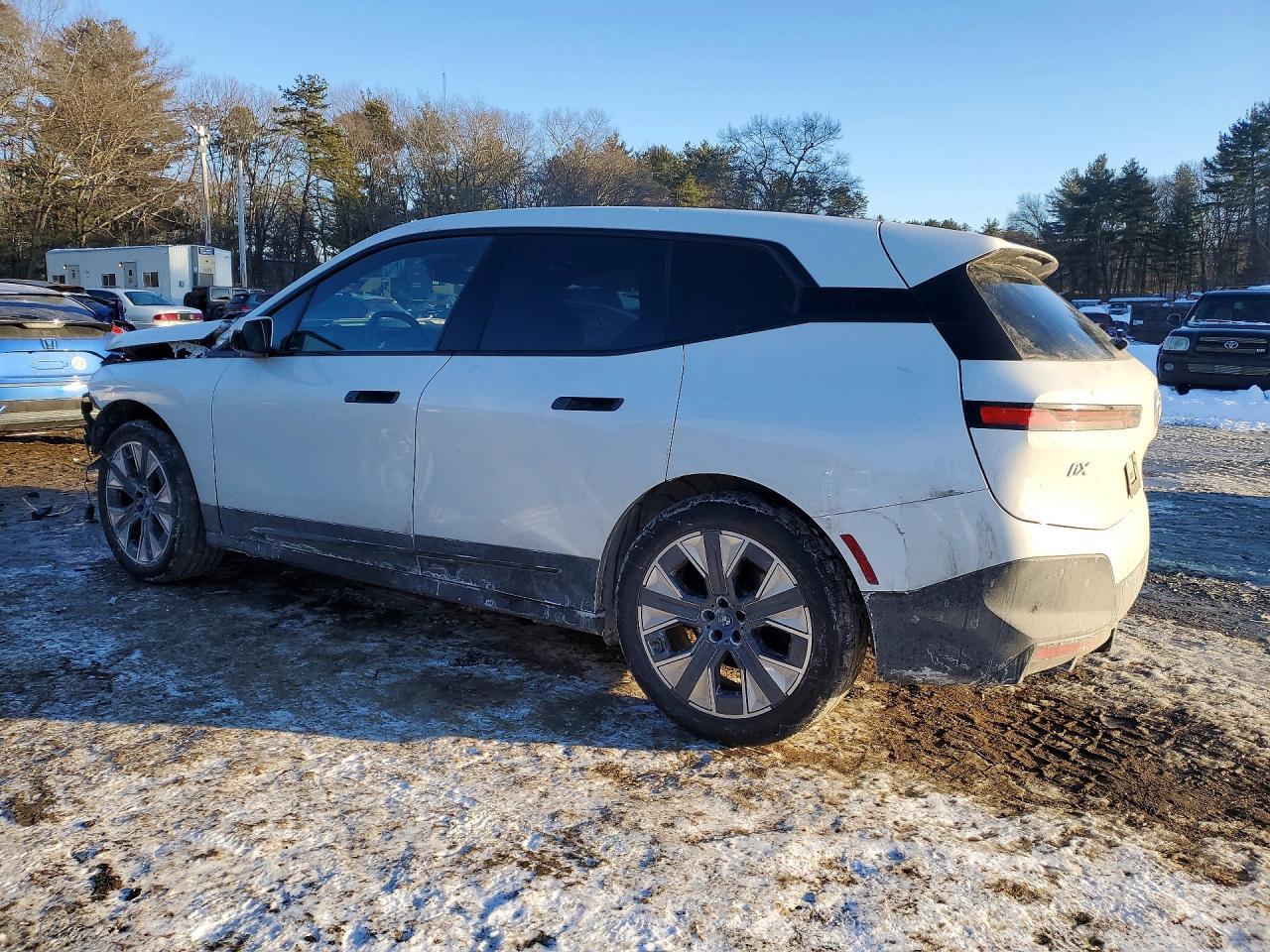 2024 BMW Ix xDrive50 - Image 2