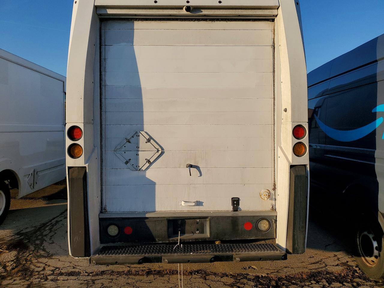 2012 Isuzu Npr-Hd - Step Van *** Clean Title * Prior Fleet *** - Фото 6