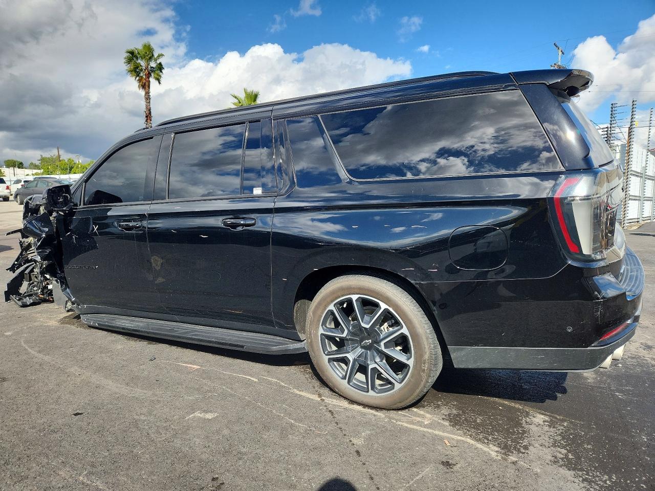 2025 Chevrolet Suburban C1500 Rst - Image 2