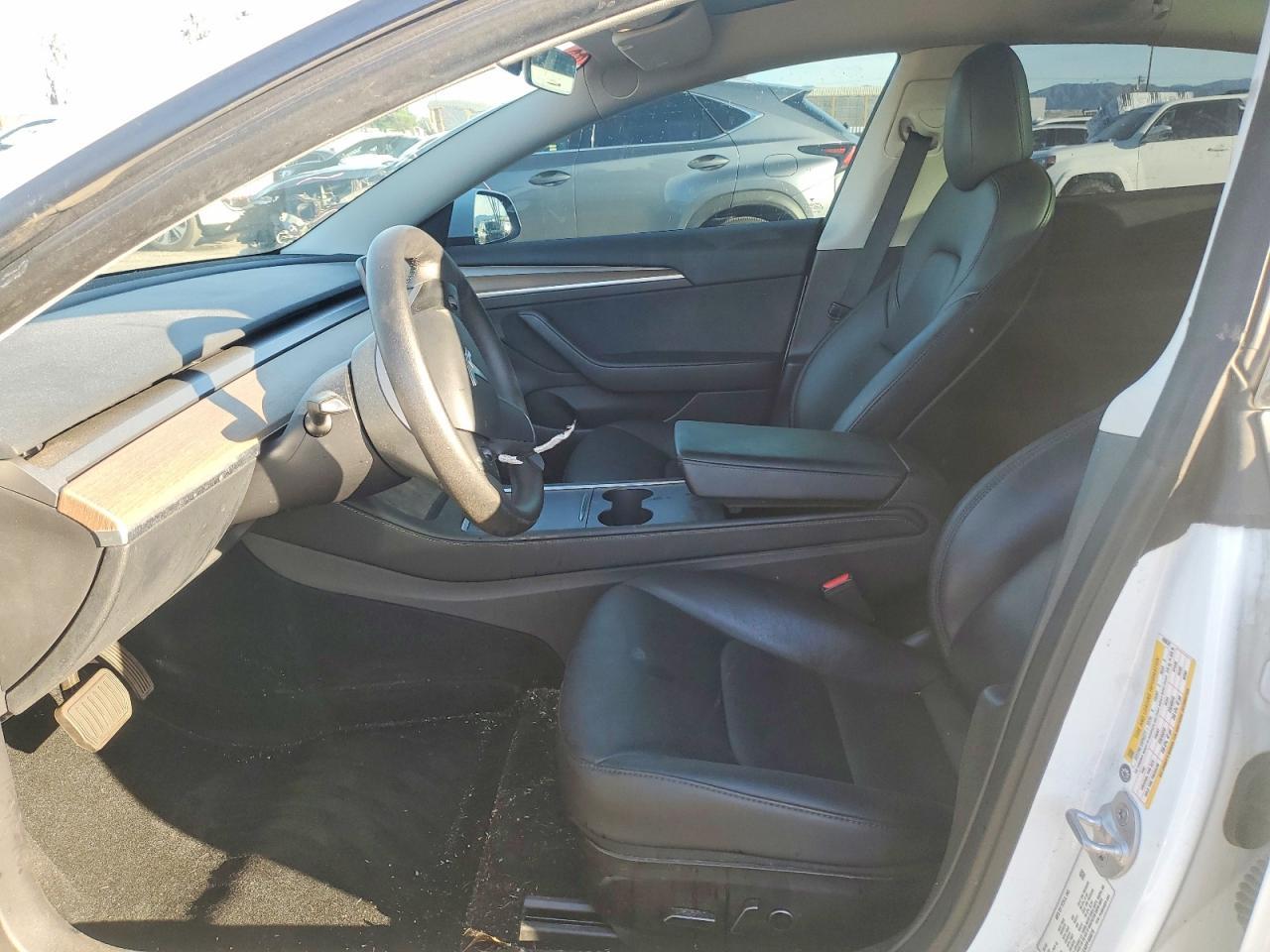 2023 Tesl Model 3 - Image 7