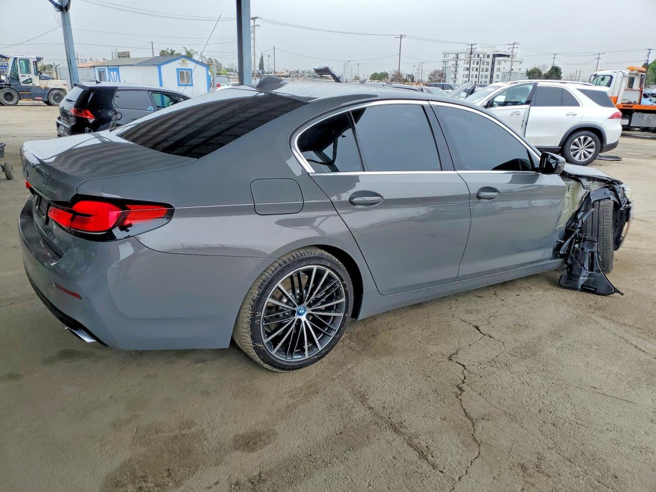 2022 BMW 530E - Image 3