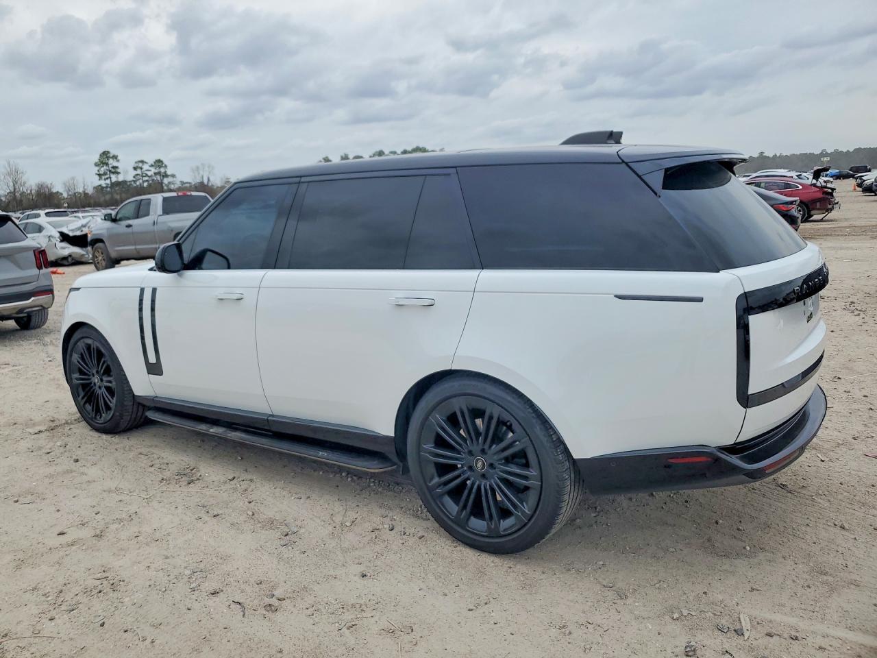 2023 Land Rover Range Rover Se - Image 2