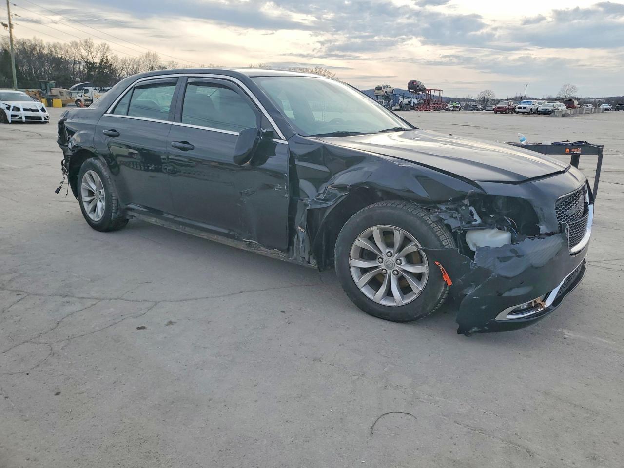 2015 Chrysler 300 Limited - Фото 4