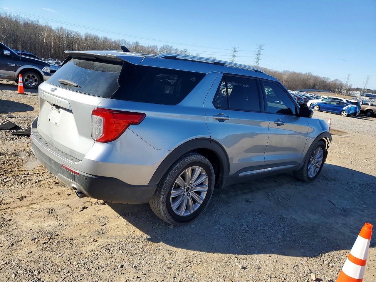 2023 Ford Explorer Limited - Image 3