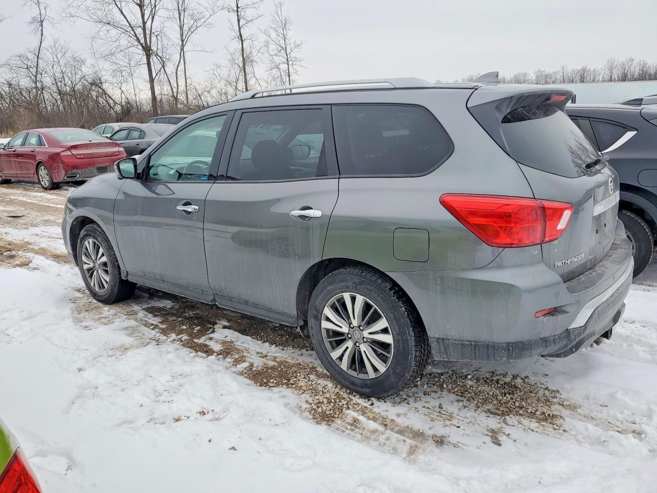 2019 Nissan Pathfinder S - Фото 2