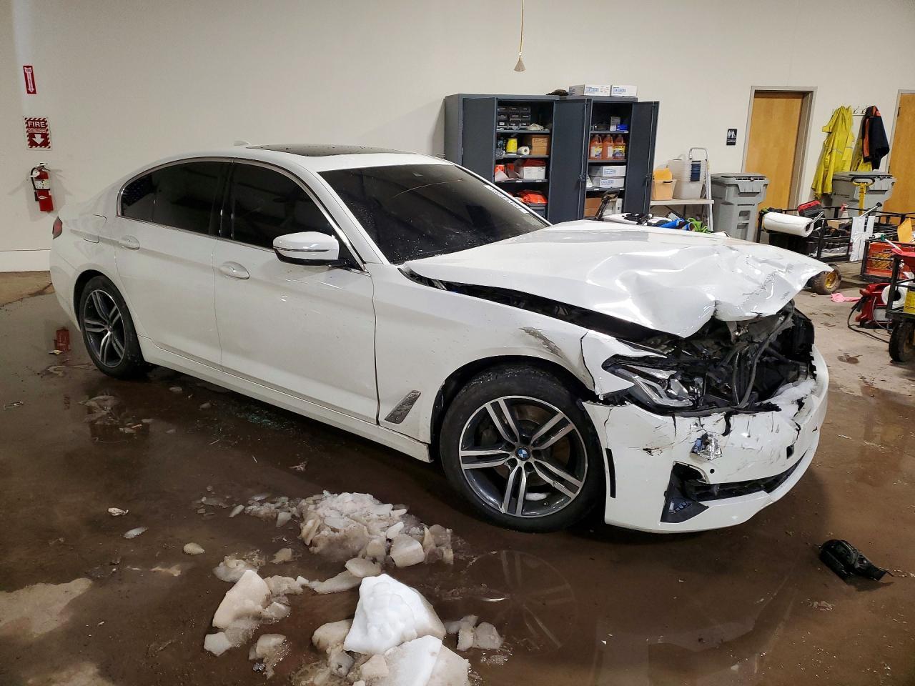 2022 BMW 530 Xi - Фото 4