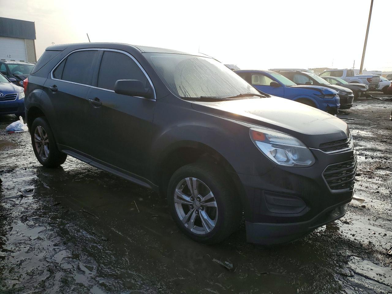 2017 Chevrolet Equinox Ls - Image 4
