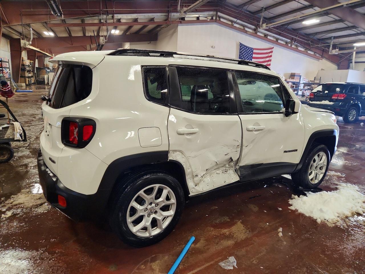 2018 Jeep Renegade Latitude - Image 3
