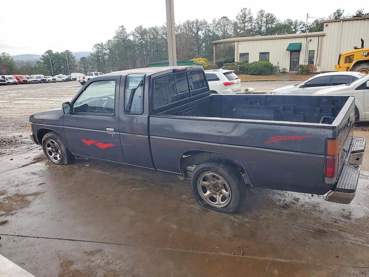 1997 Nissan Truck Xe - Фото 2