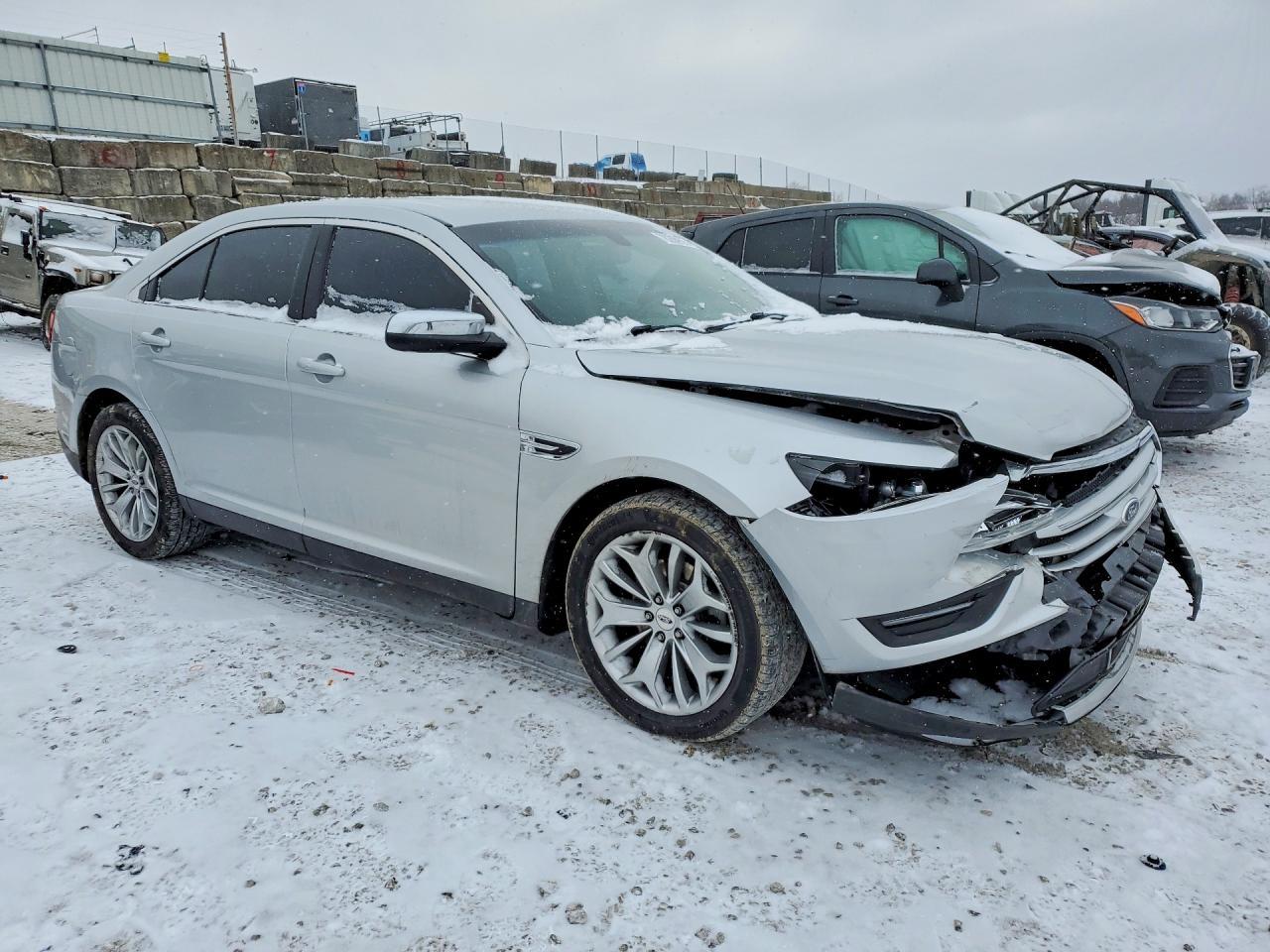 2015 Ford Taurus Limited - Image 4