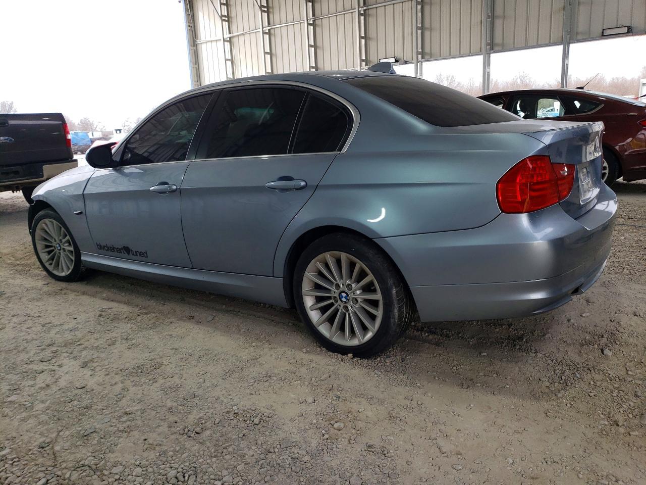 2010 BMW 335 Xi - Image 2