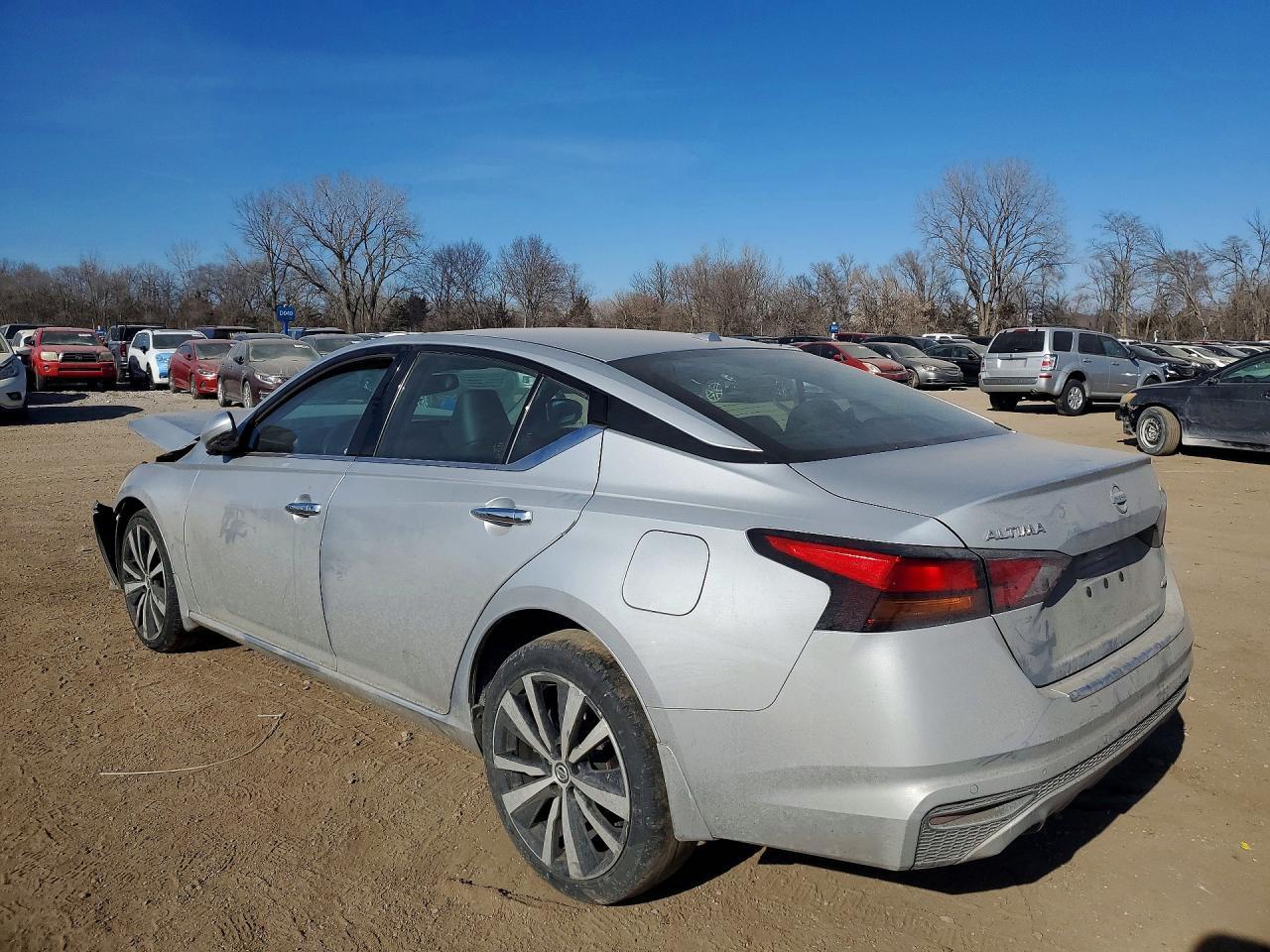 2021 Nissan Altima Platinum - Фото 2
