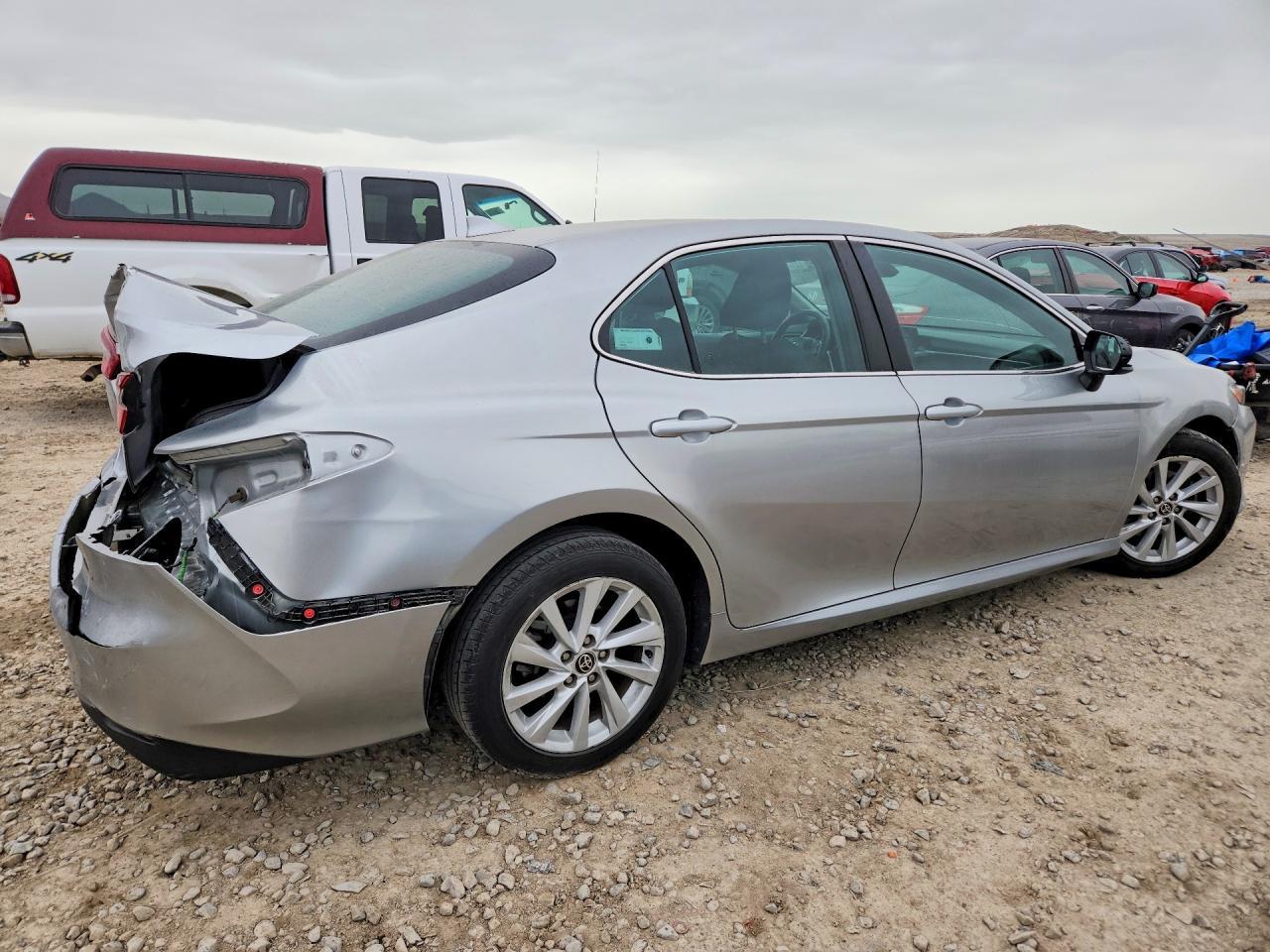 2022 Toyota Camry Le - Фото 3