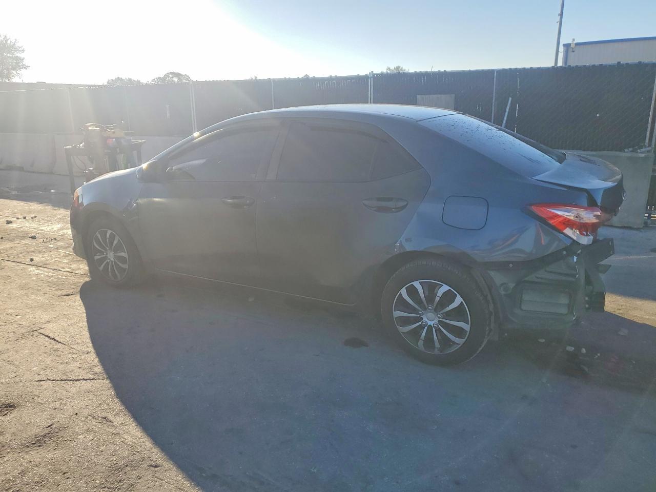 2017 Toyota Corolla - Фото 2