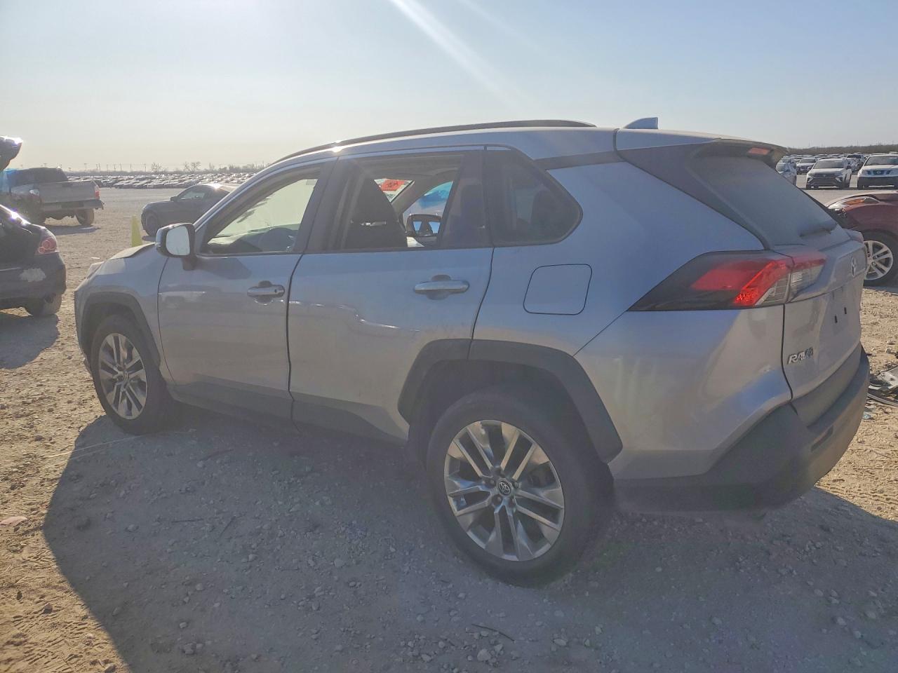 2020 Toyota Rav4 Xle Premium - Фото 2